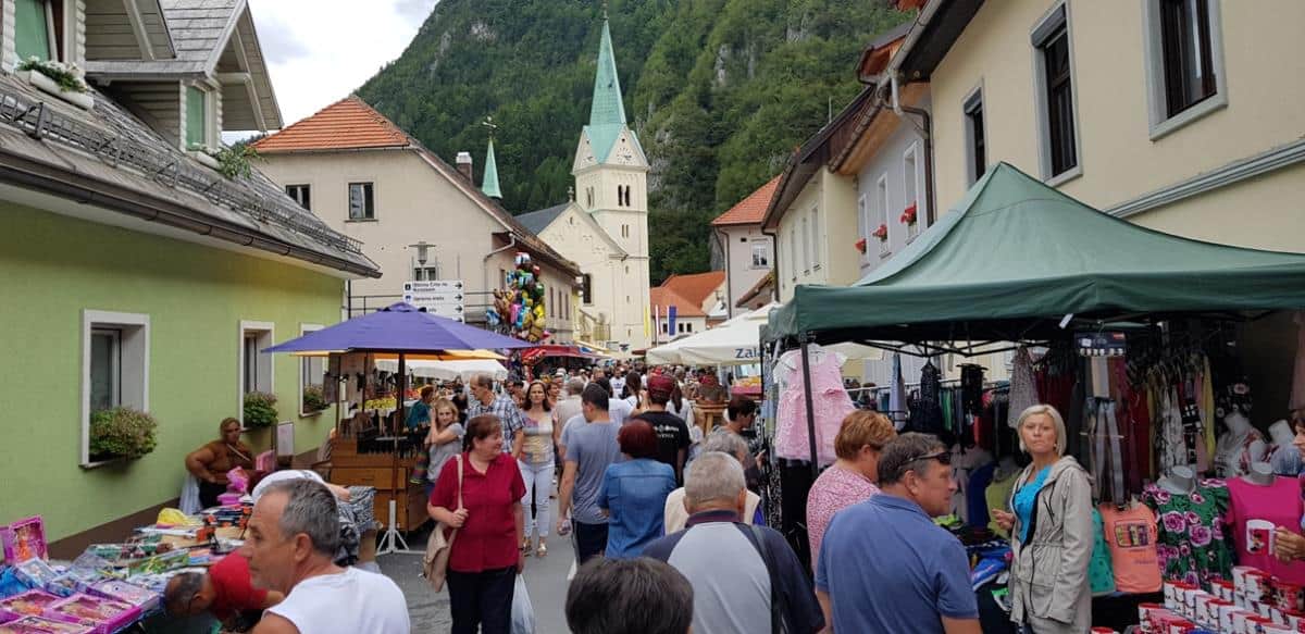 Popolna zapora ceste v Črni na Koroškem