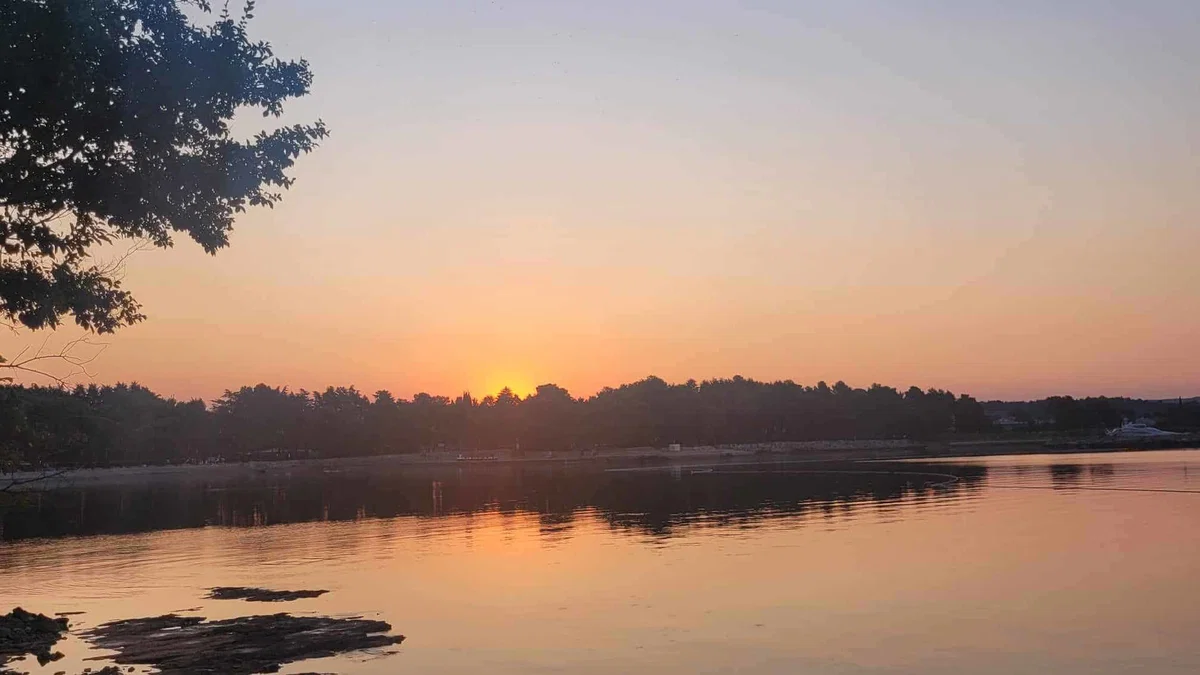 ARSO izdal oranžno opozorilo: Dopoldne sončno, popoldne krajevna neurja s točo