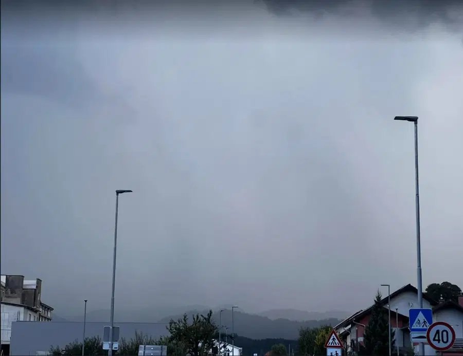 Danes bo oblačno in deževno