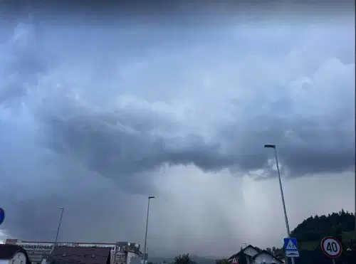 Danes deževno s temperaturami do 21 stopinj