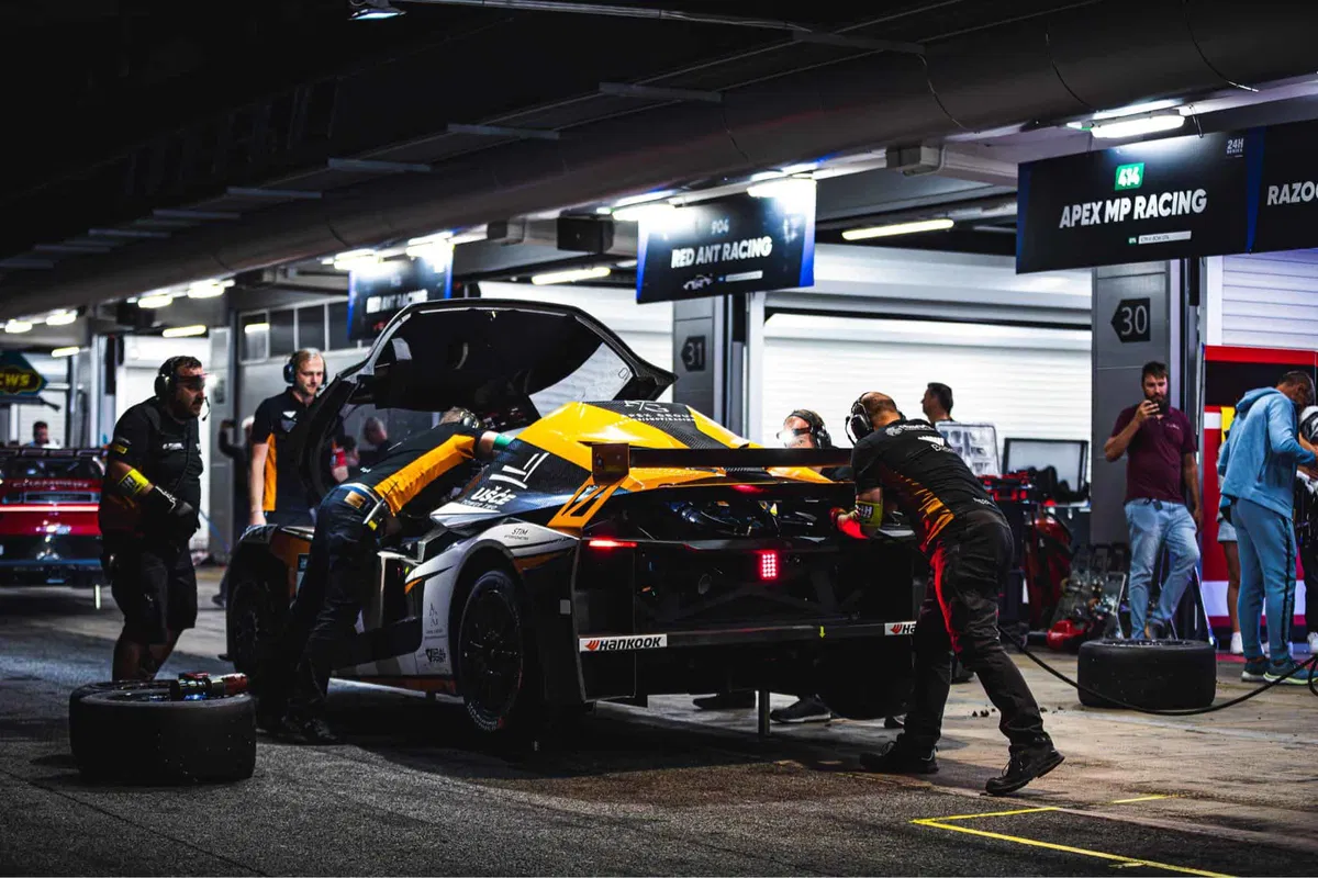 Miha Ambrož z ekipo Apex preživel ognjeni krst v Barceloni (FOTO)