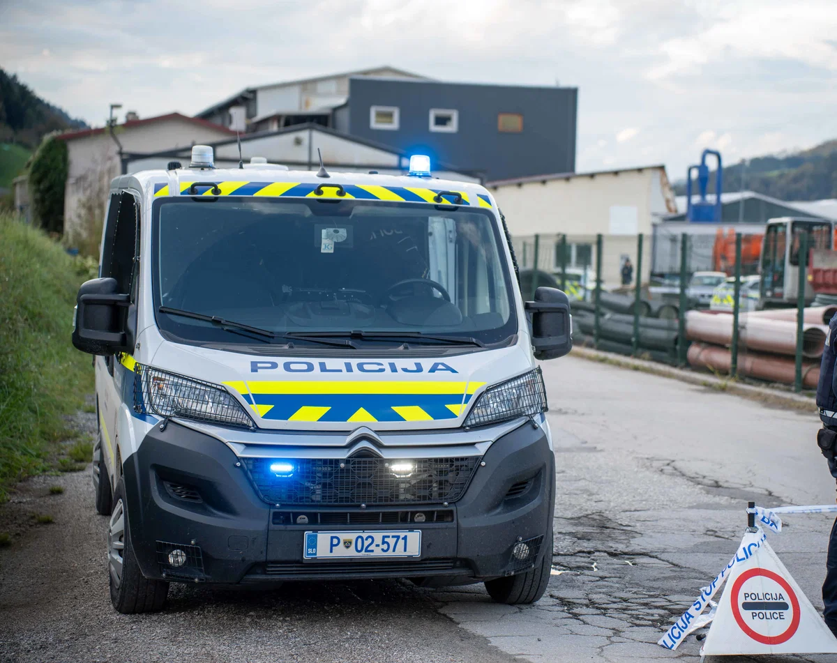 V Slovenj Gradcu prišlo do streljanja, dve osebi umrli