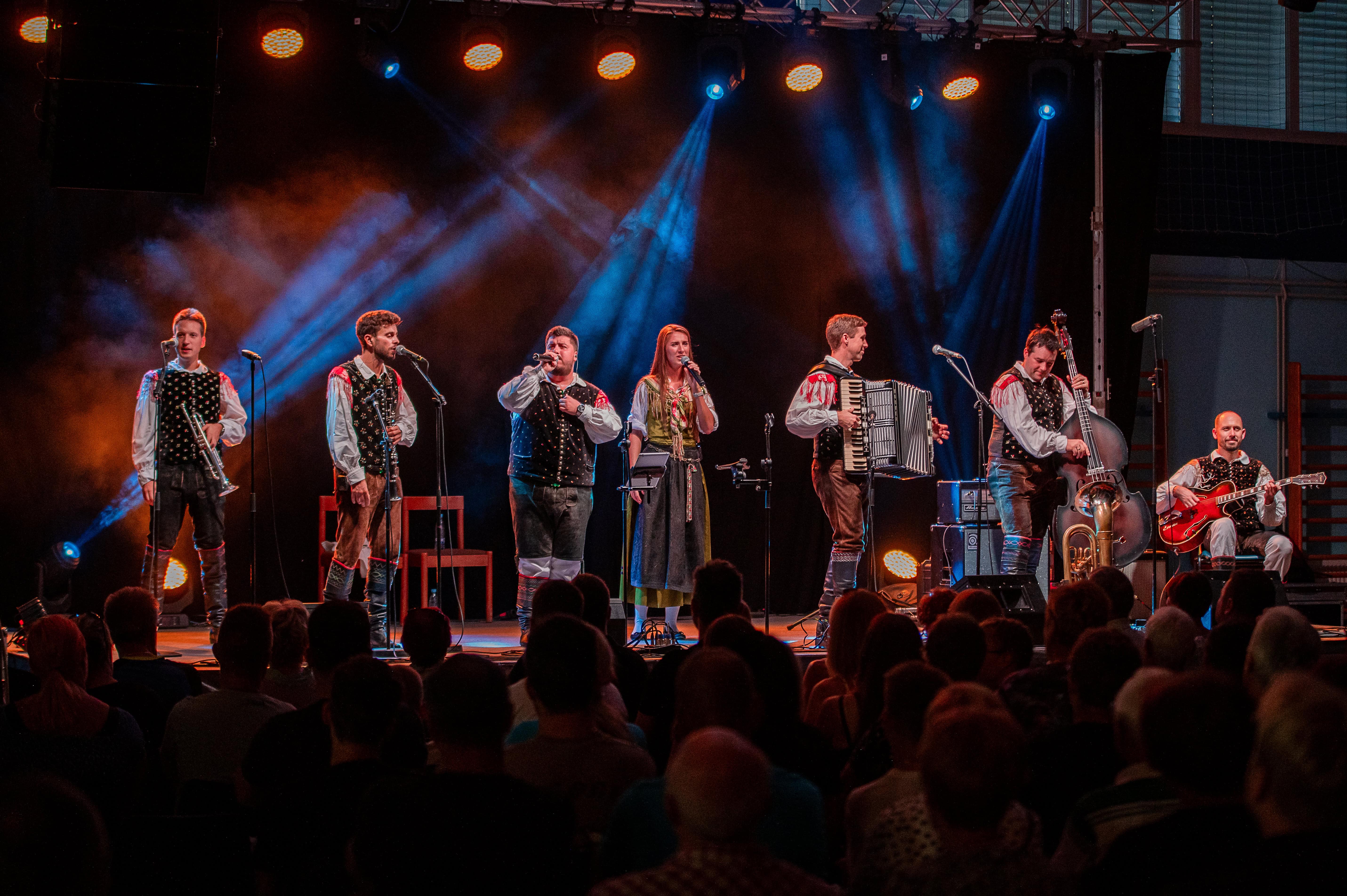 FOTO: Ansambel Saša Avsenika je dodobra ogrel Prevalje