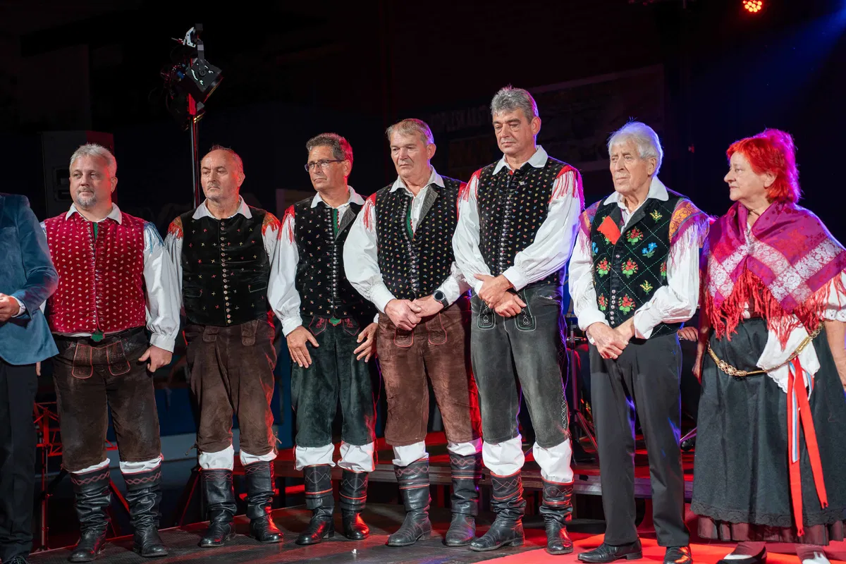 Premierno bodo predvajali film o 70 let delovanja Štirih kovačev: Kam le čas beži