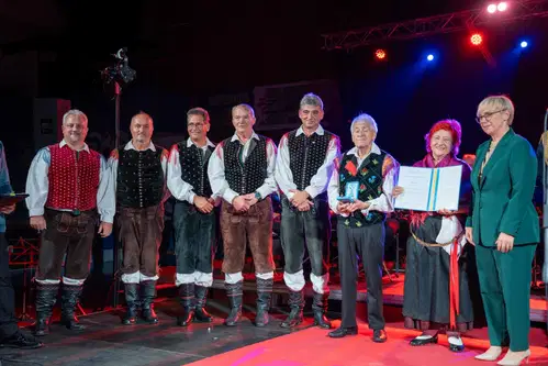 FOTO in VIDEO: Ansambel Štirje kovači prejel državno odlikovanje za 70 let delovanja