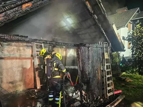 Gasilci posredovali na požaru na Tolstem Vrhu pri Ravnah (FOTO)
