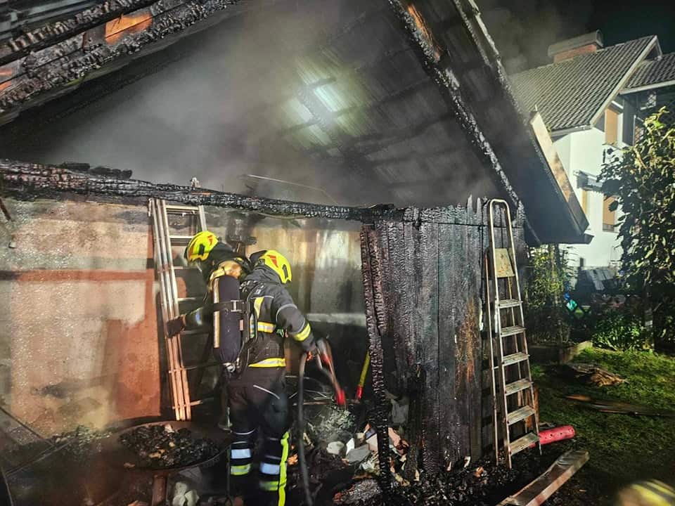 Gasilci posredovali na požaru na Tolstem Vrhu pri Ravnah (FOTO)