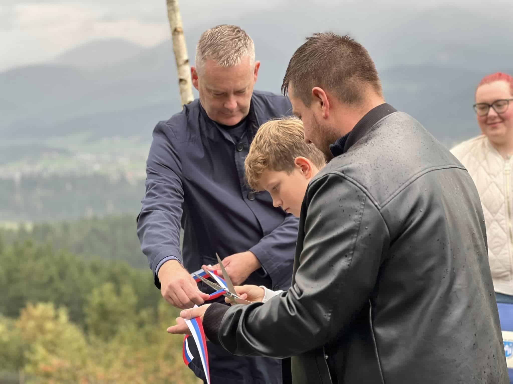 Vaška skupnost Gradišče bogatejša za nov prenovljeni odsek ceste (FOTO)