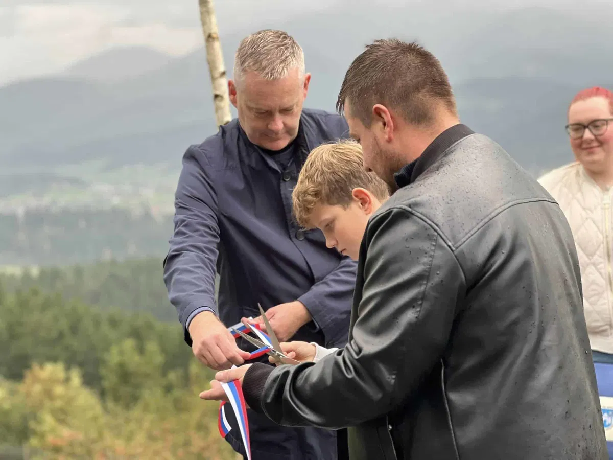 Vaška skupnost Gradišče bogatejša za nov prenovljeni odsek ceste (FOTO)