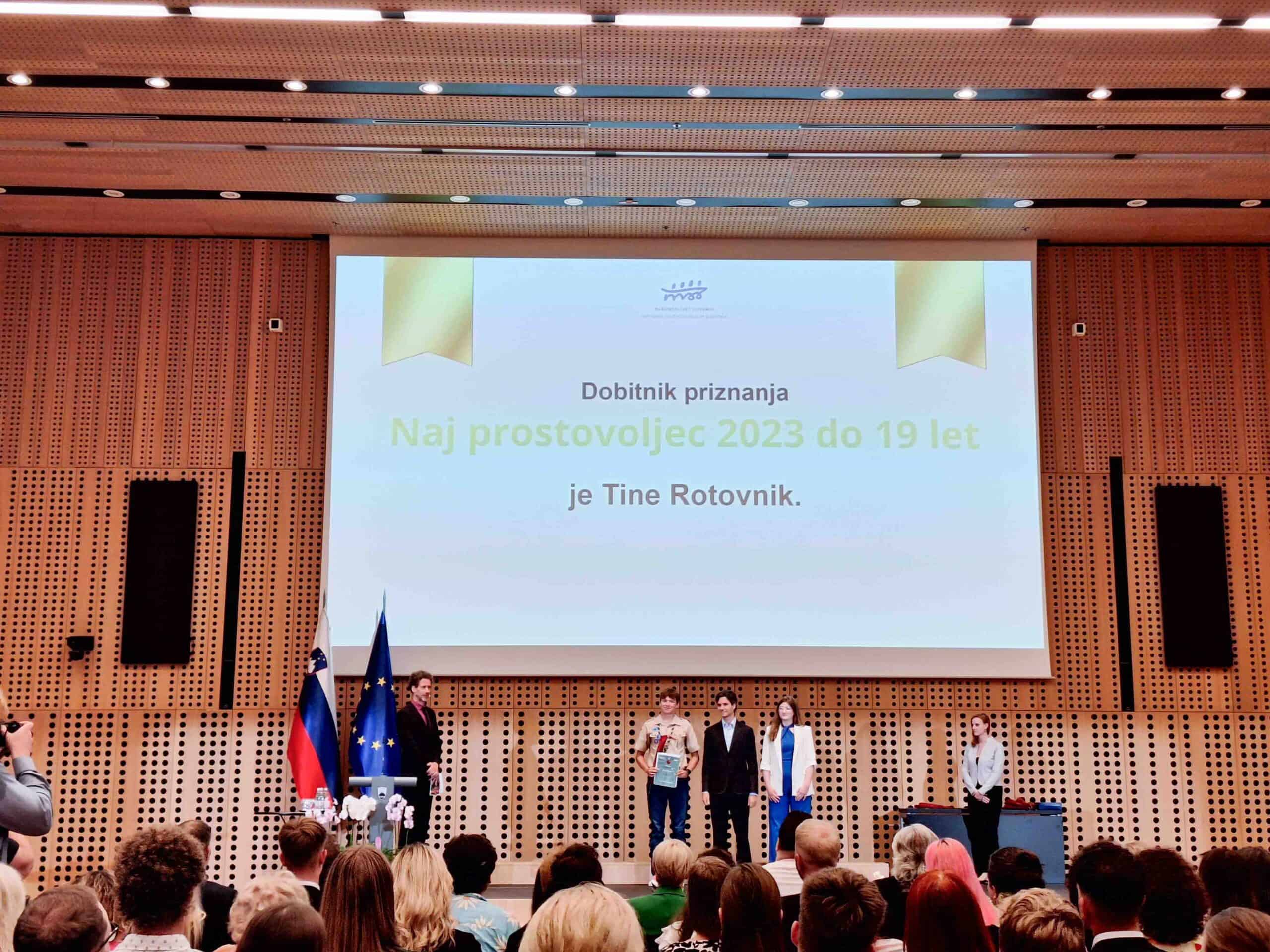 Naj prostovoljec do 19 let je Dravograjčan Tine Rotovnik