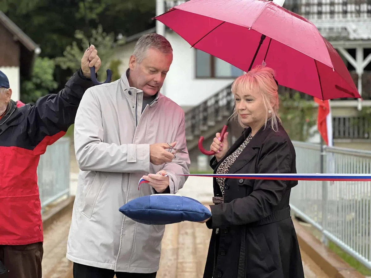 Po lanskem neurju v Šmartnem pri Slovenj Gradcu slovesno odprli obnovljen most (FOTO)