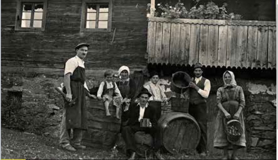 Predstavitev knjige o življenjskih zgodbah krajanov Sv. Treh Kraljev: Obujanje preteklosti v Radljah ob Dravi