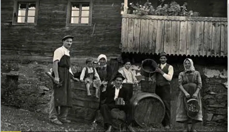 Predstavitev knjige o življenjskih zgodbah krajanov Sv. Treh Kraljev: Obujanje preteklosti v Radljah ob Dravi