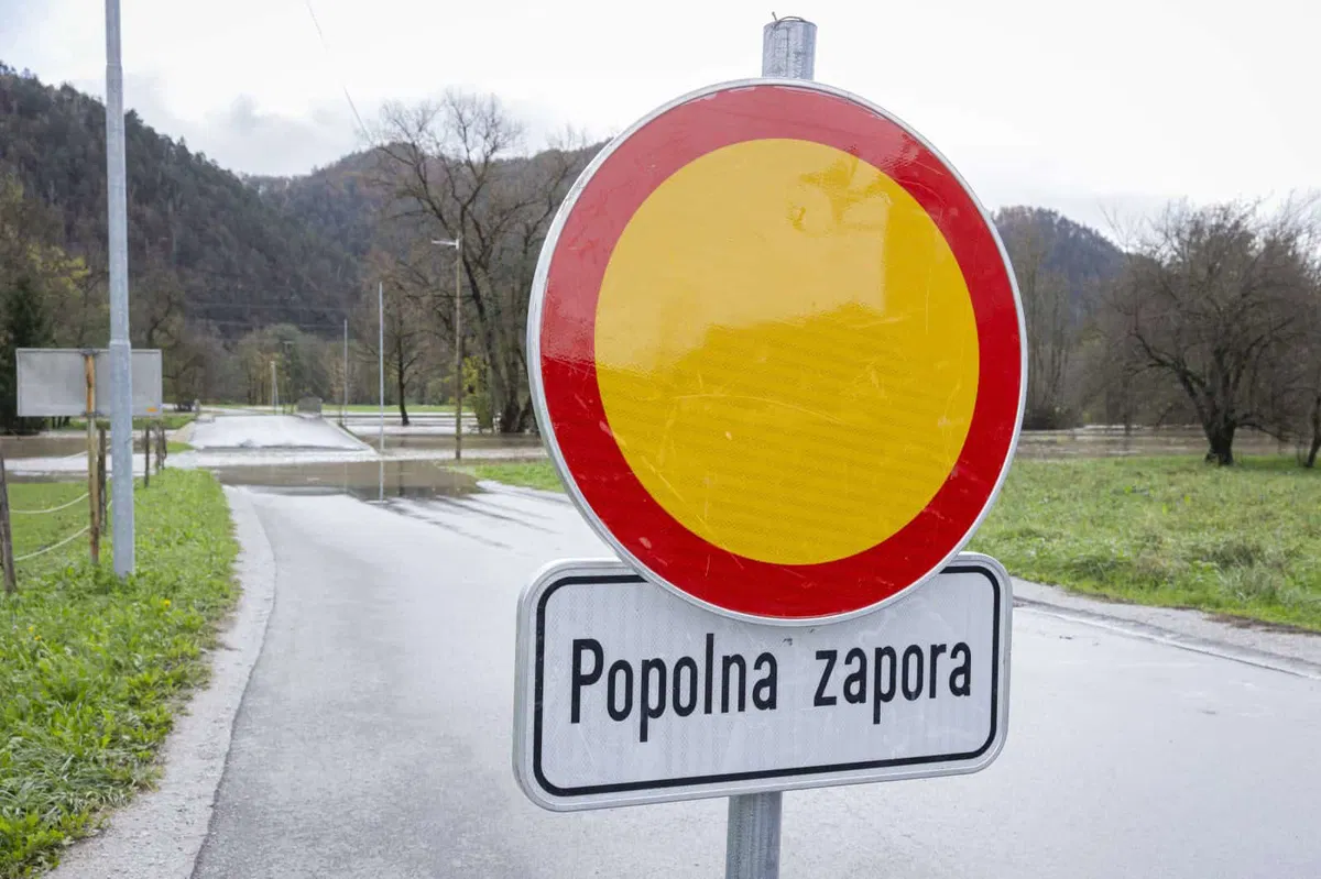 Popolna zapora ceste Pantner-Župjenk, v naselju Podhomec