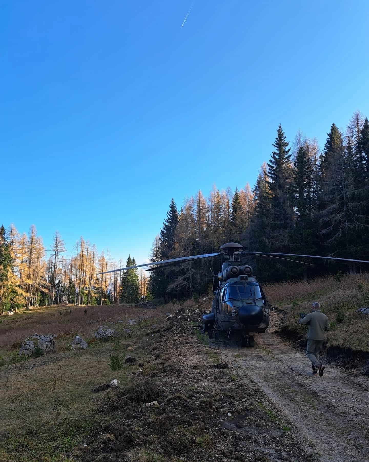 FOTO: Helikopterska dostava Slovenske vojske na Peco