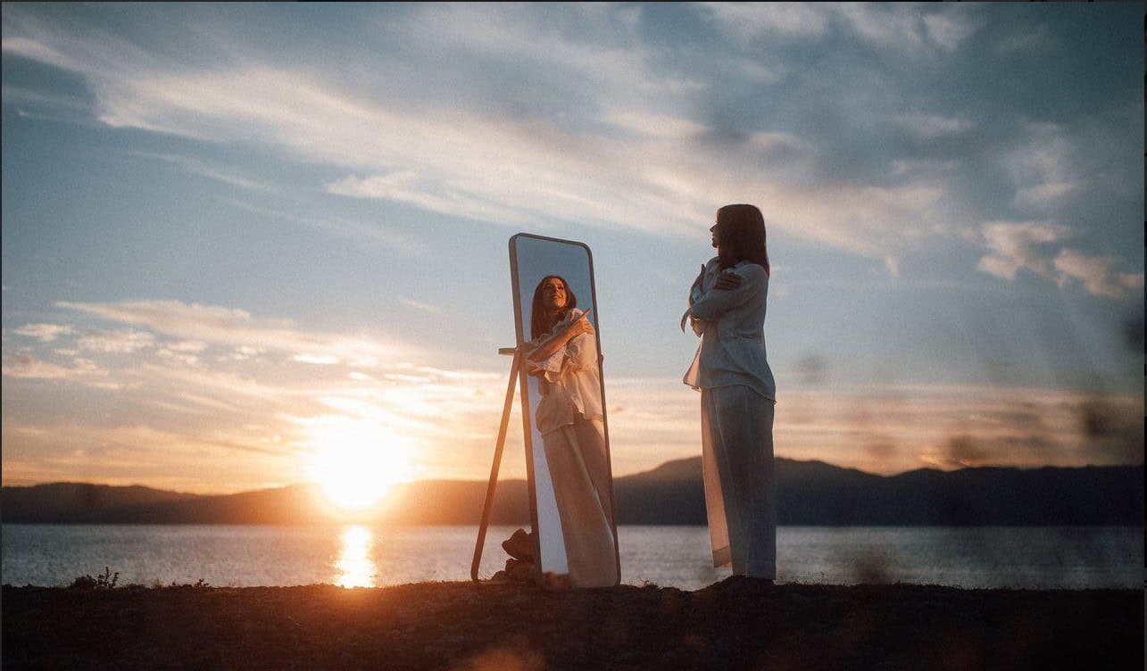 VIDEO: Eva Boto z novo čustveno skladbo podira rekorde