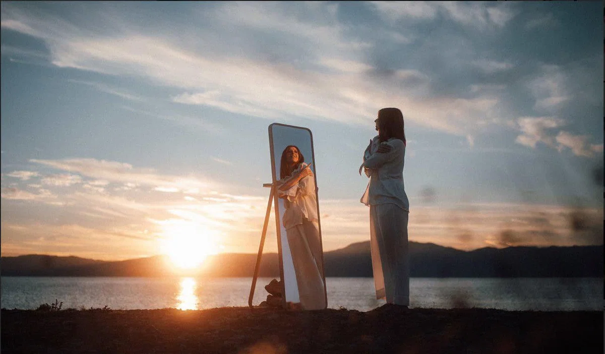 VIDEO: Eva Boto z novo čustveno skladbo podira rekorde