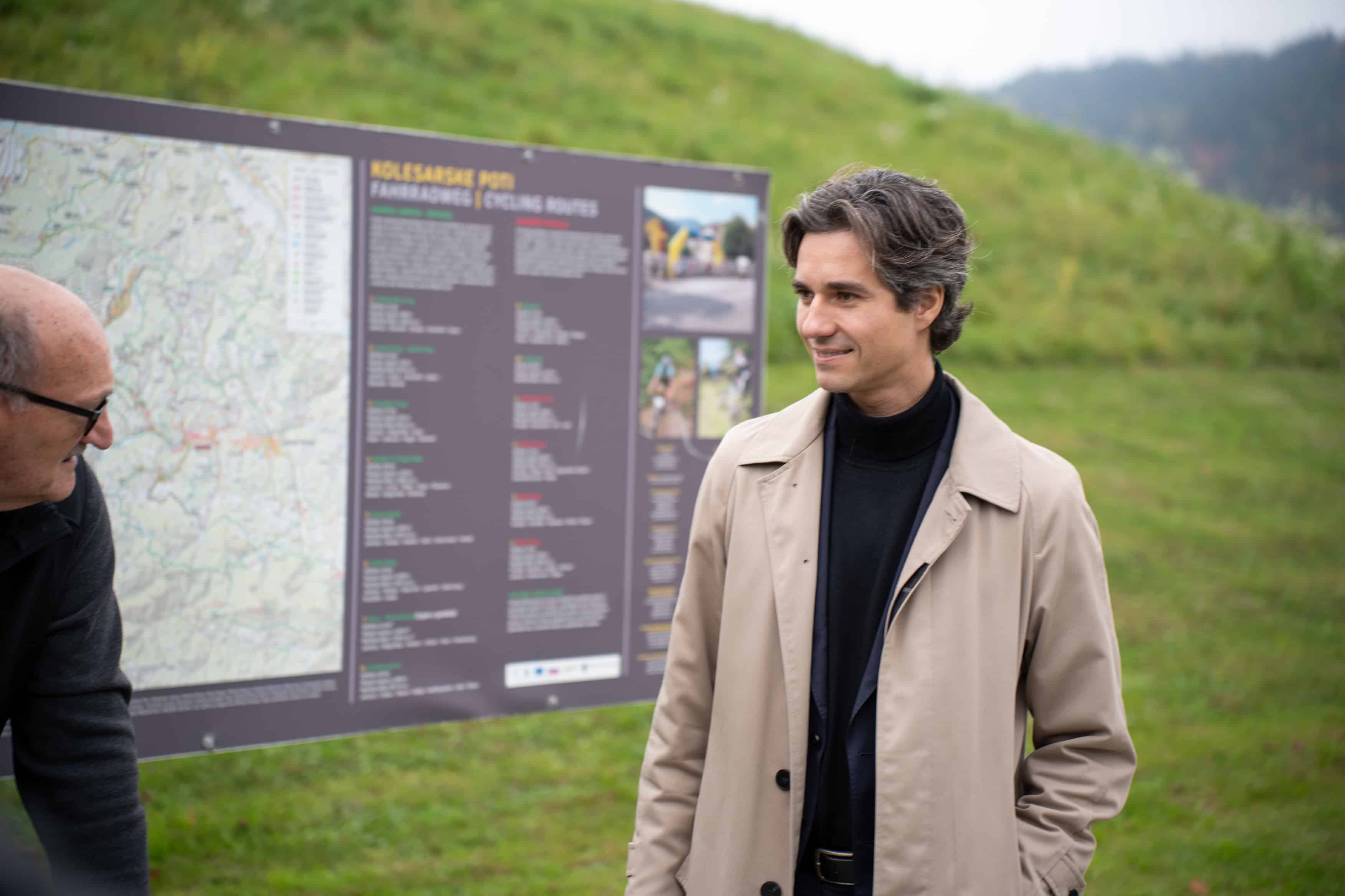 Mesec bo predlagal zvišanje minimalne plače na 1000 evrov neto