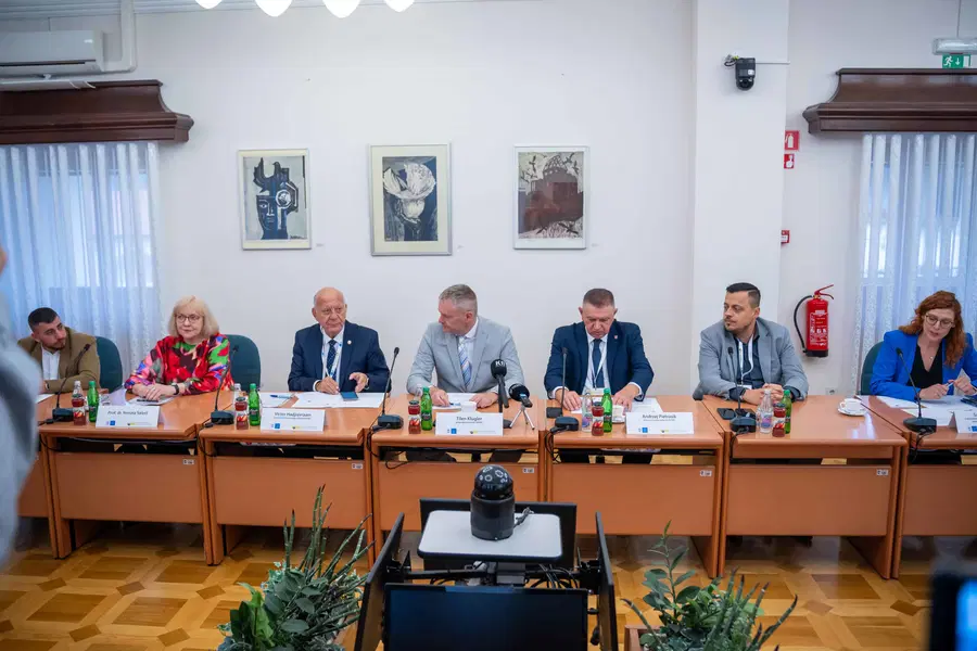 VIDEO IN FOTO: V Slovenj Gradcu skupščina mest glasnikov miru po treh letih premora znova v živo