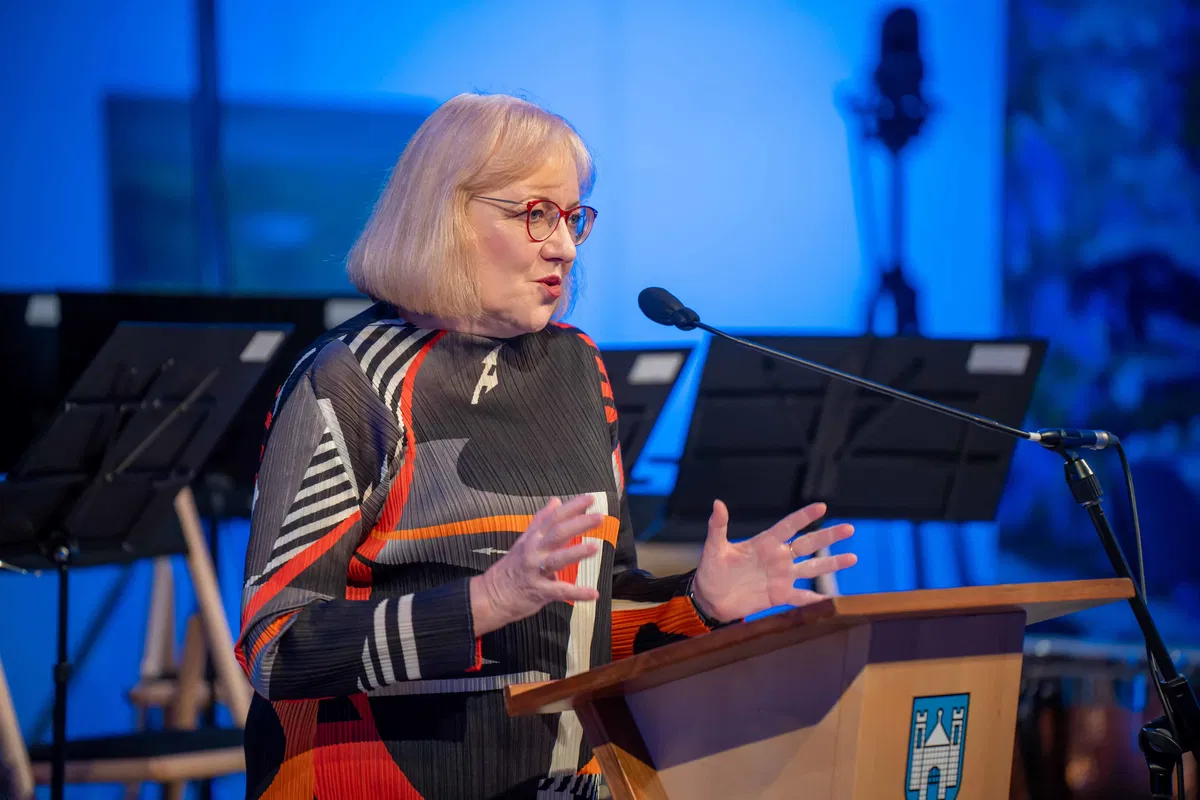 Skozi pogovor z dr. Renato Salecl bomo izvedeli, kako negativna čustva dojemati drugače