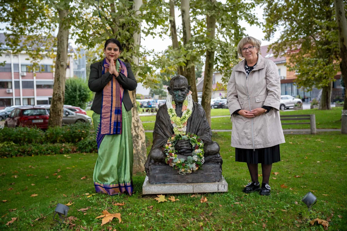FOTO: V počastitev Gandhijevega rojstnega dne so v Slovenj Gradcu pripravili slovesnost
