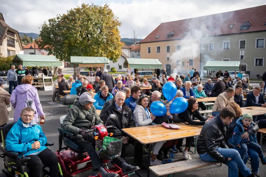 FOTO: Na Ravnah na sončno jesensko soboto proslavili praznik mesta