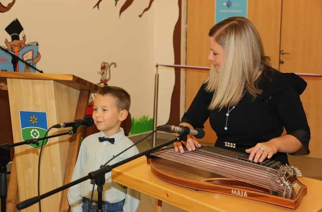 VIDEO in FOTO: Maja Mirkac in sin Jakob: Čarobni duet petja in citer