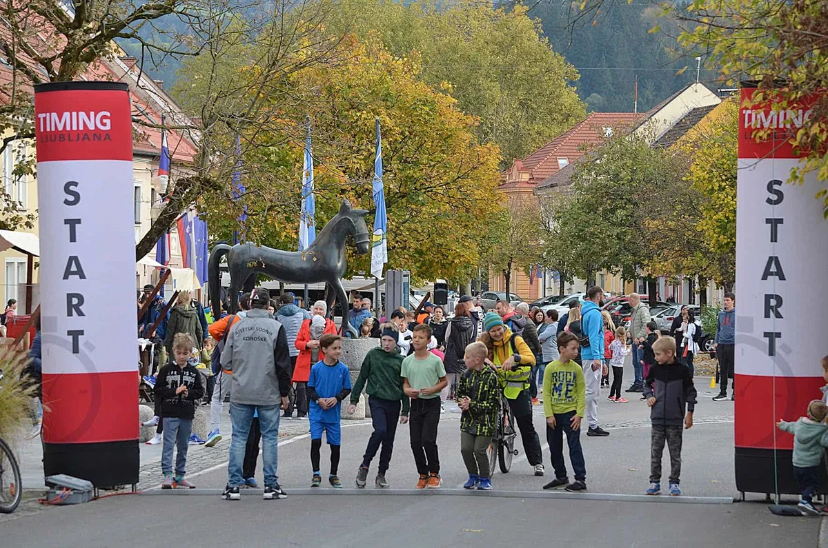 Jubilejni 20. Tek miru v Slovenj Gradcu privabil številne tekačice in tekače (FOTO)