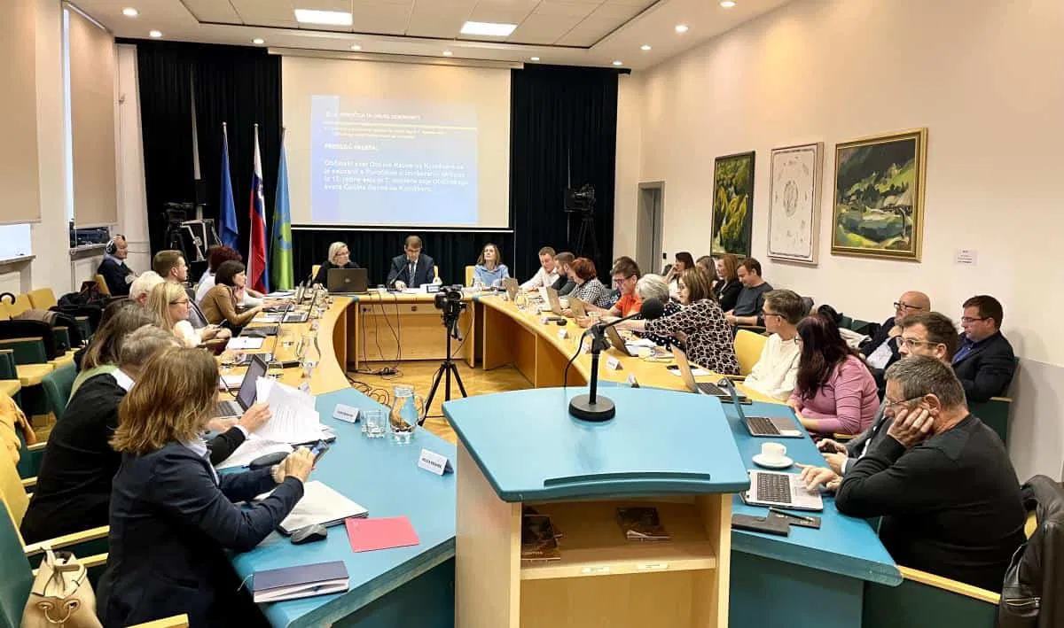 Svetniki na Ravnah potrdili projekt ''Ozelenitev mesta Ravne''