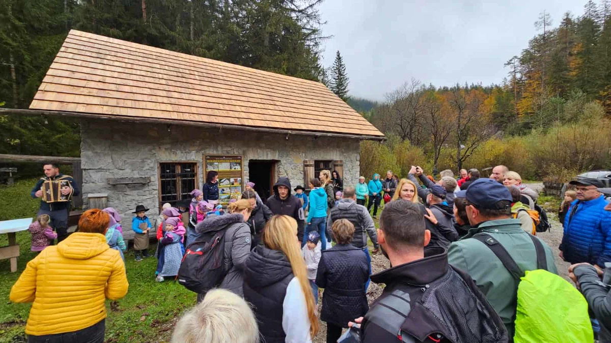 Ob menjavi strešne kritine na Plešivškem mlinu pripravili lep dogodek
