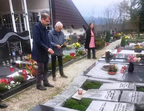 Na Ravnah so se poklonili spominu na pokojne častne občane (FOTO)