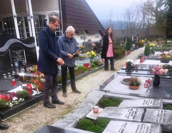 Na Ravnah so se poklonili spominu na pokojne častne občane (FOTO)