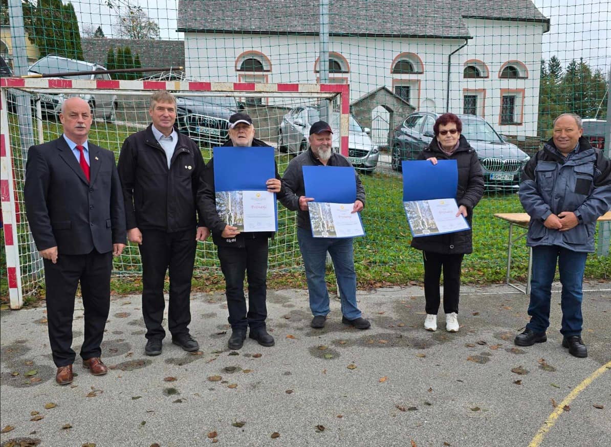 FOTO: Slovesnost na Razborju ob 80. obletnici padlih partizanov. Podarili so tudi priznanja in nagrade