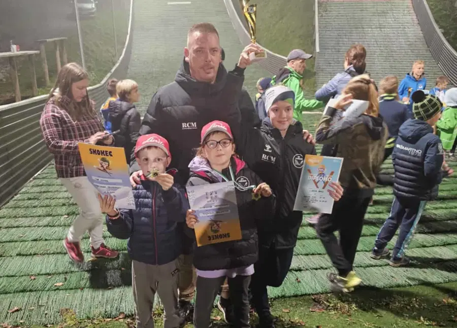 Uspešen nastop mladih skakalcev na Štajersko-Koroški regijski tekmi (FOTO)