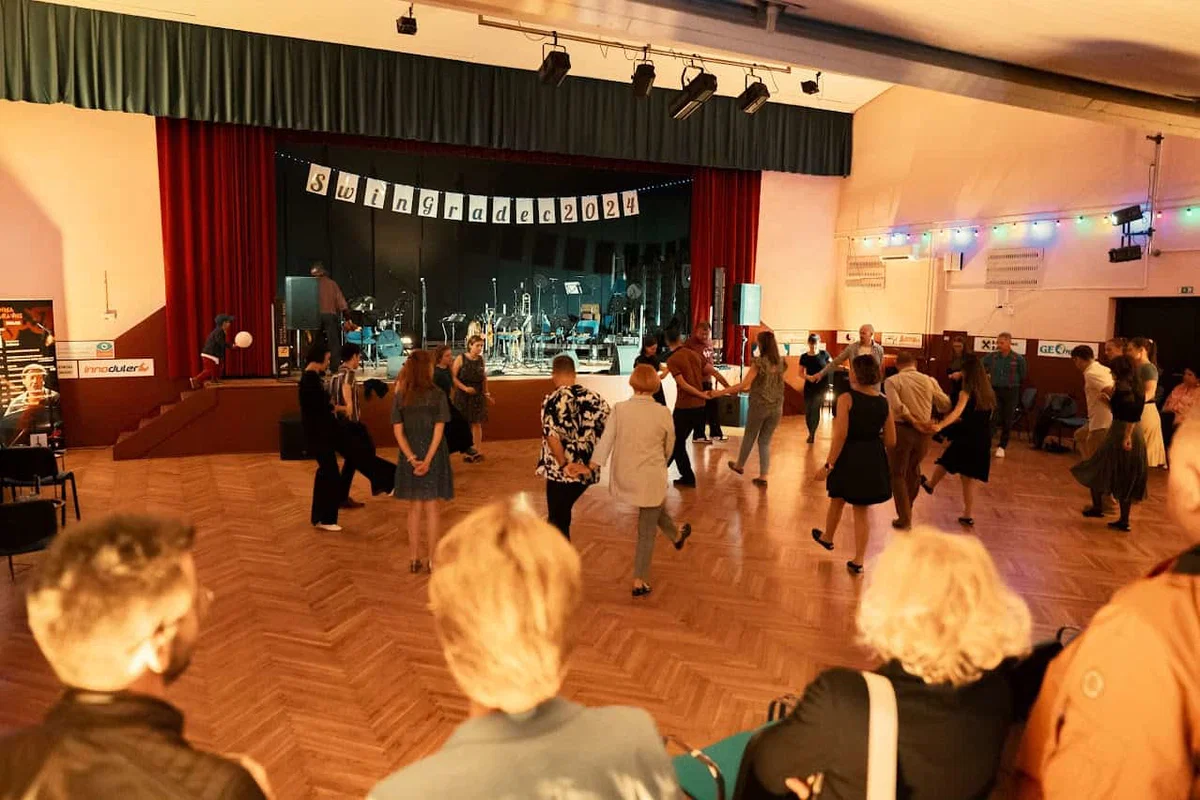 Bi se učili plesati swing? Že danes lahko začnete