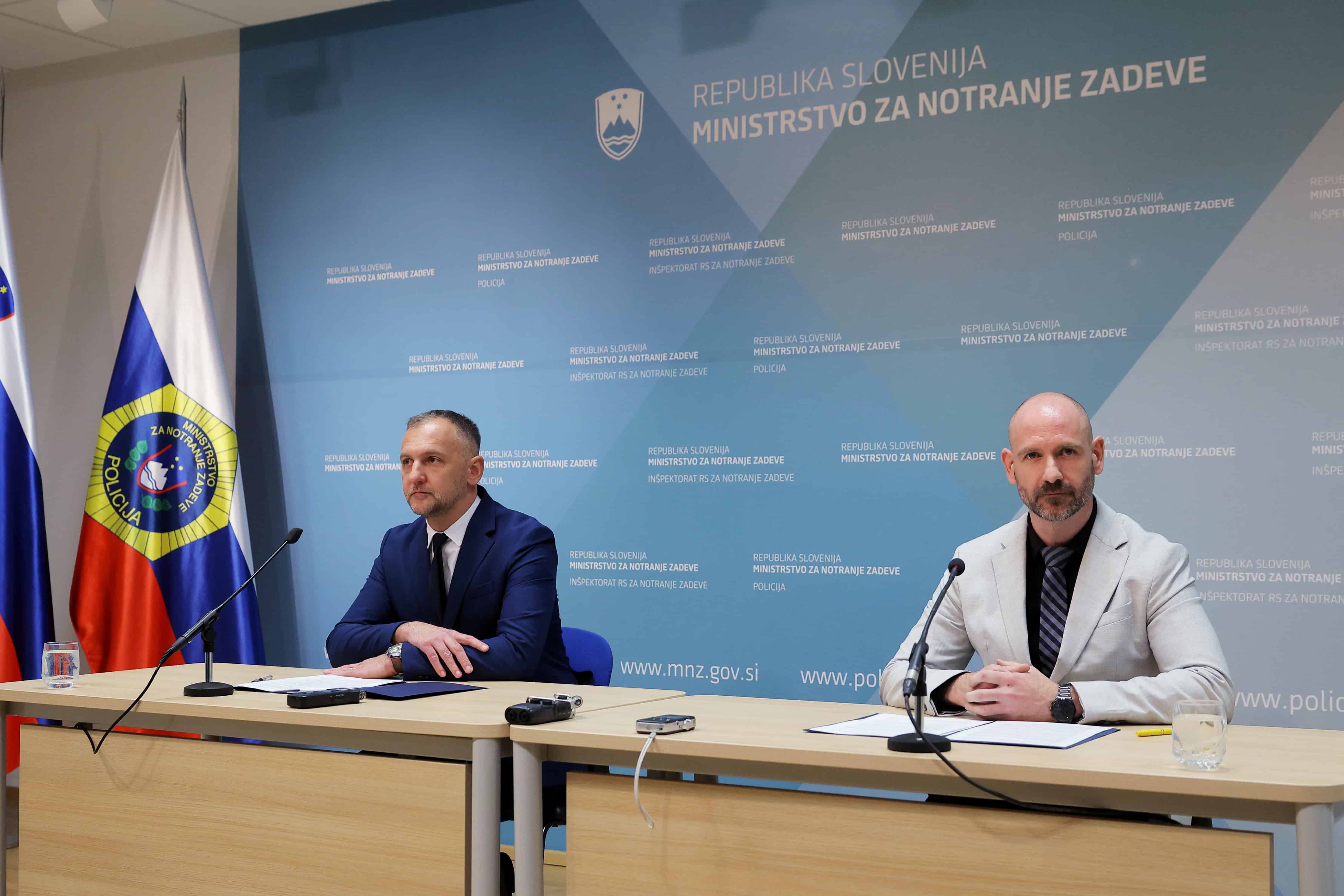 Enajst osumljenih razširjanja in pridobivanja posnetkov spolnih zlorab otrok