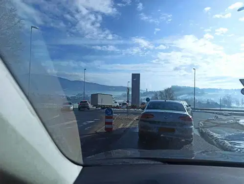 Obvestilo: Oviran promet v krožišču pri Starem trgu