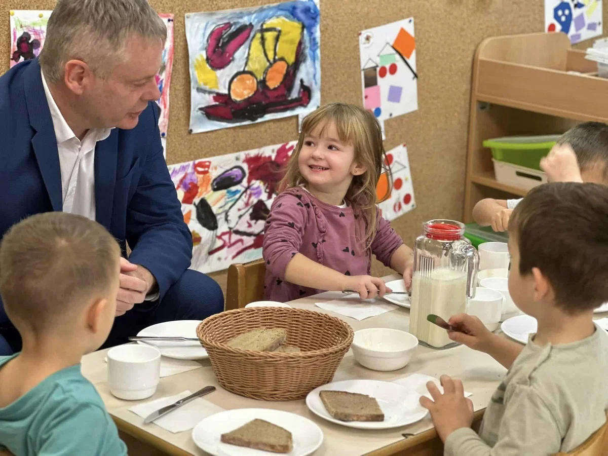 VIDEO IN FOTO: Vrtec Mislinja na slovenskem zajtrku gostil ministrico, vrtec Pameče župana MO Slovenj Gradec