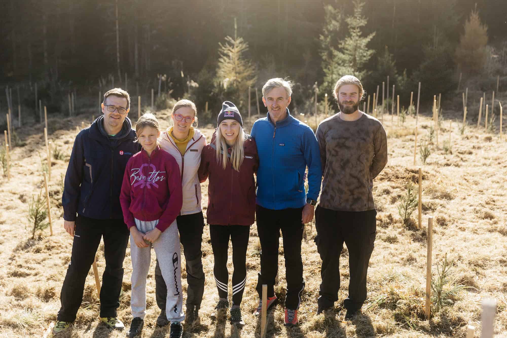 V vsakoletni akciji Lumar in Janja Garnbret posadila novih 1000 dreves