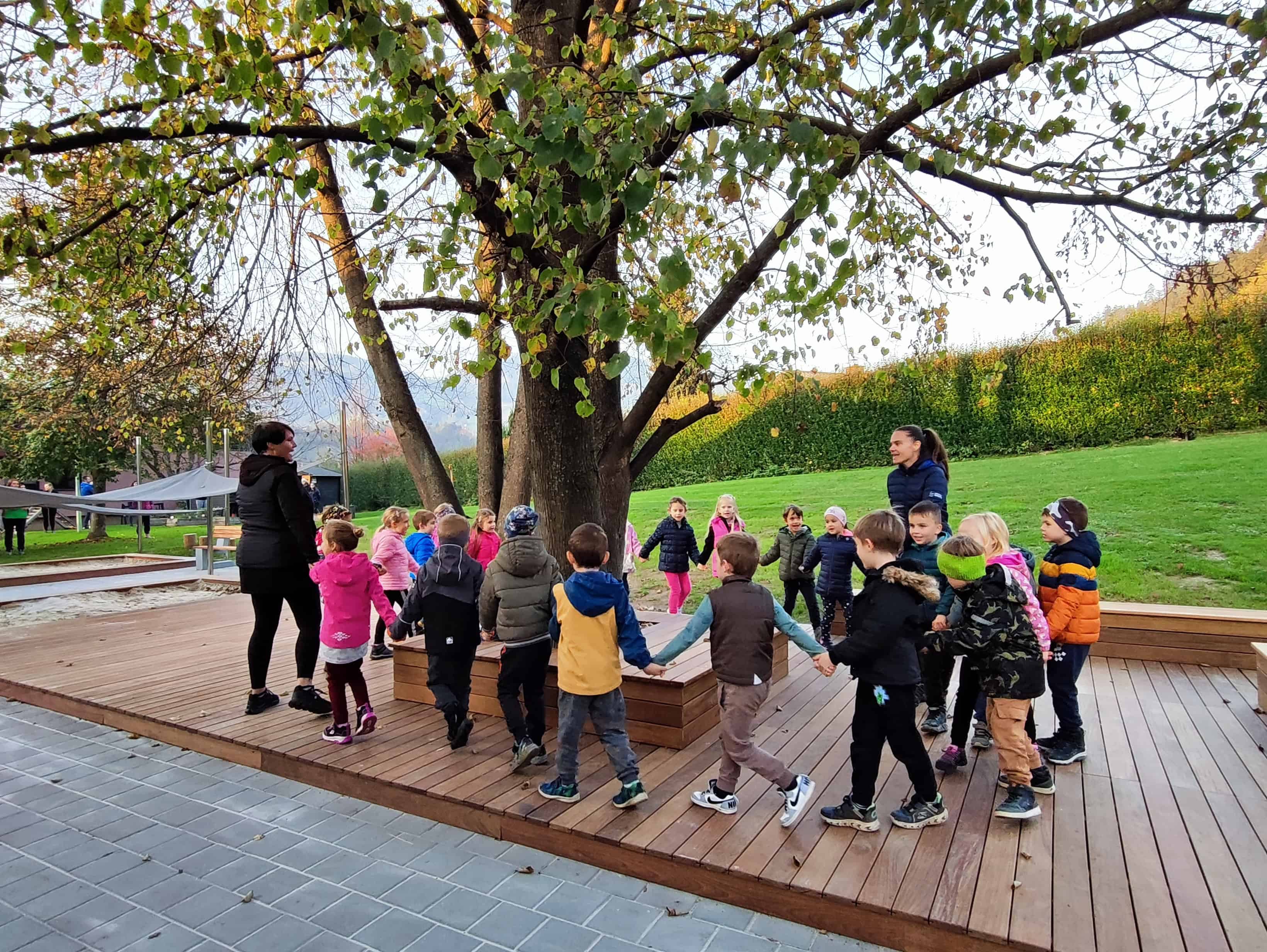 FOTO: V Vuzenici v sklopu Jesenkovanja 2024 slovesno otvorili prenovljeno okolico vrtca