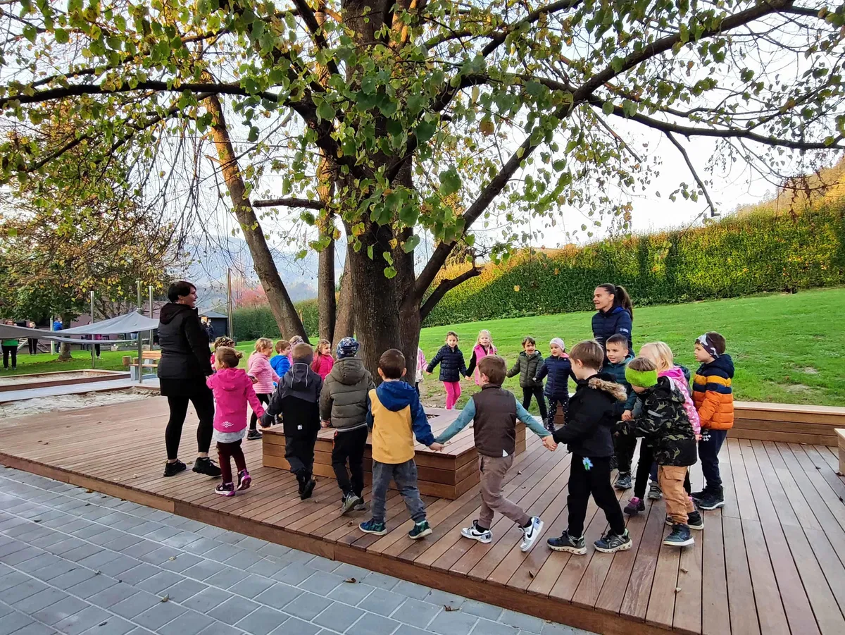 FOTO: V Vuzenici v sklopu Jesenkovanja 2024 slovesno otvorili prenovljeno okolico vrtca