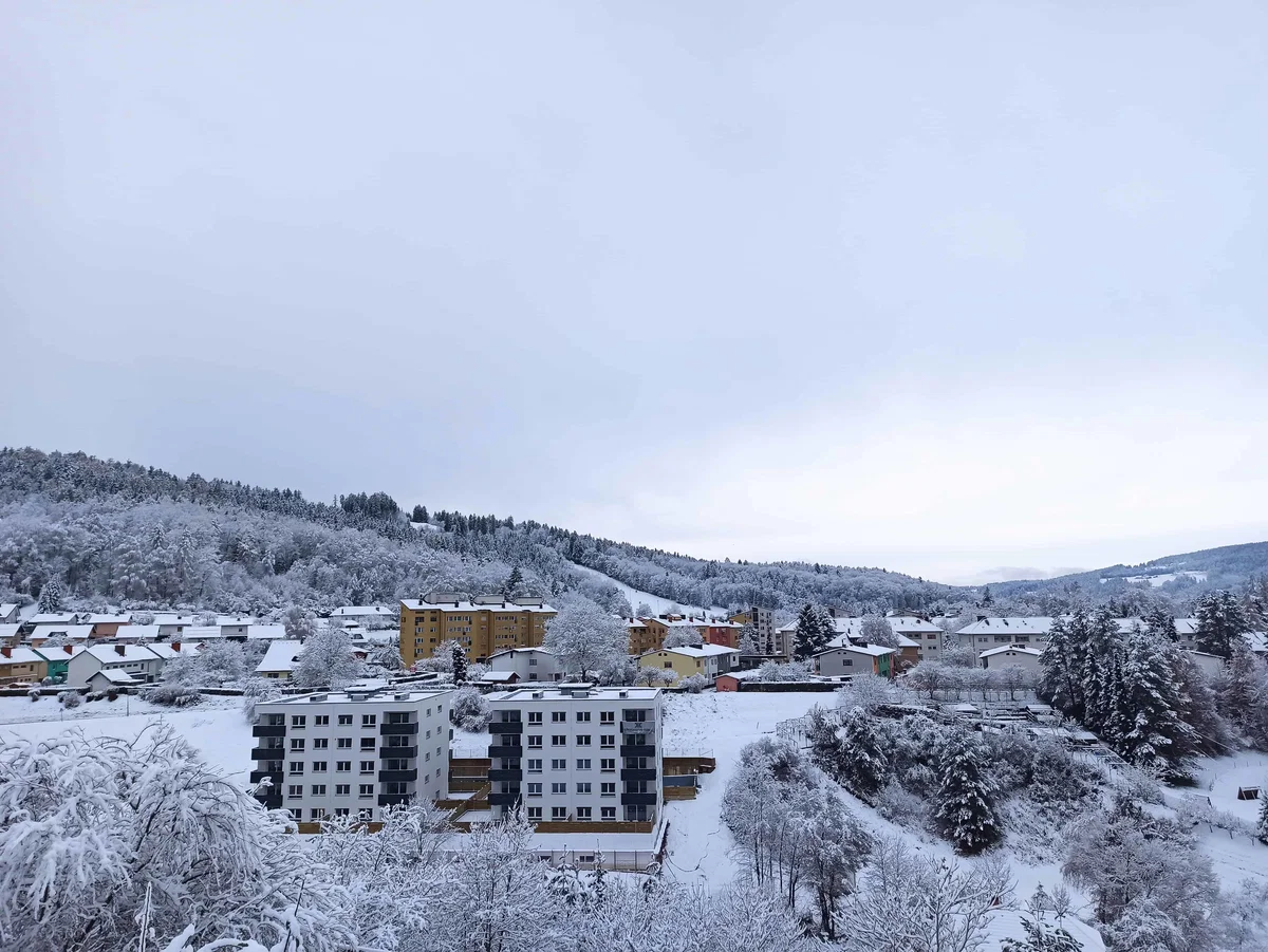 Smučišče Poseka vabi ta petek na belo strmino