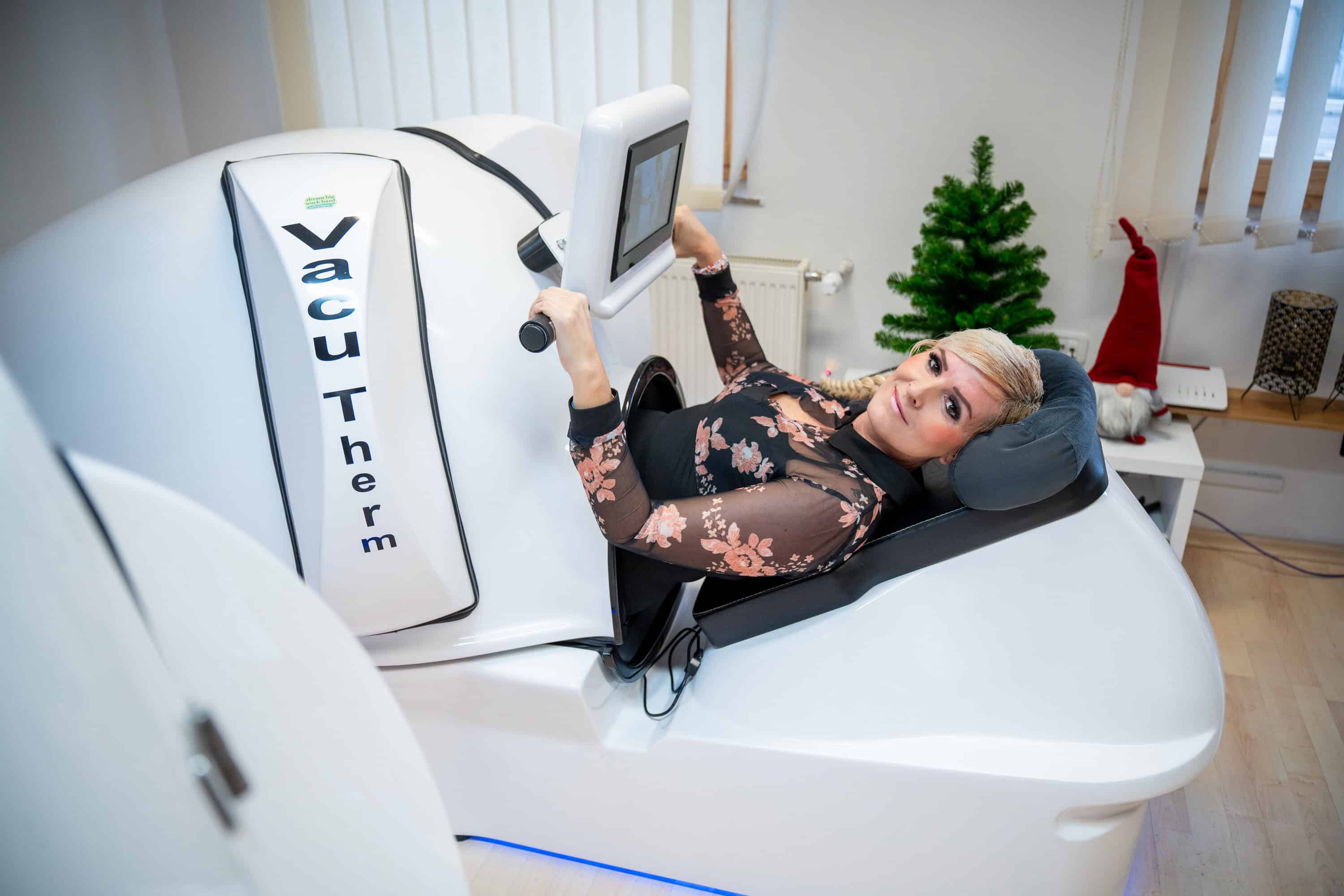 Danes vabljeni na otvoritev Eroslim studia