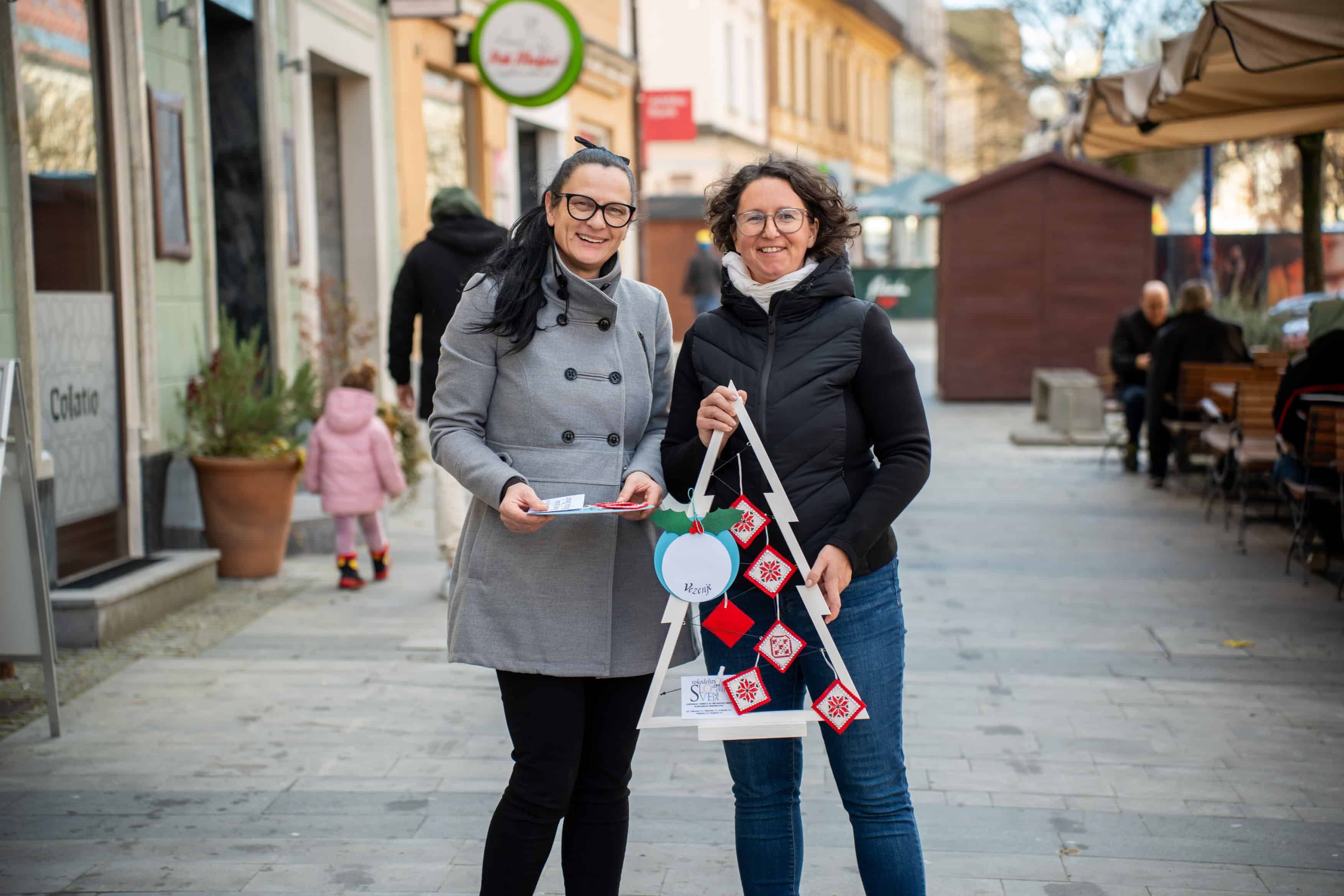 V duhu prazničnega meseca je Podjetniški center pripravil posebna drevesca