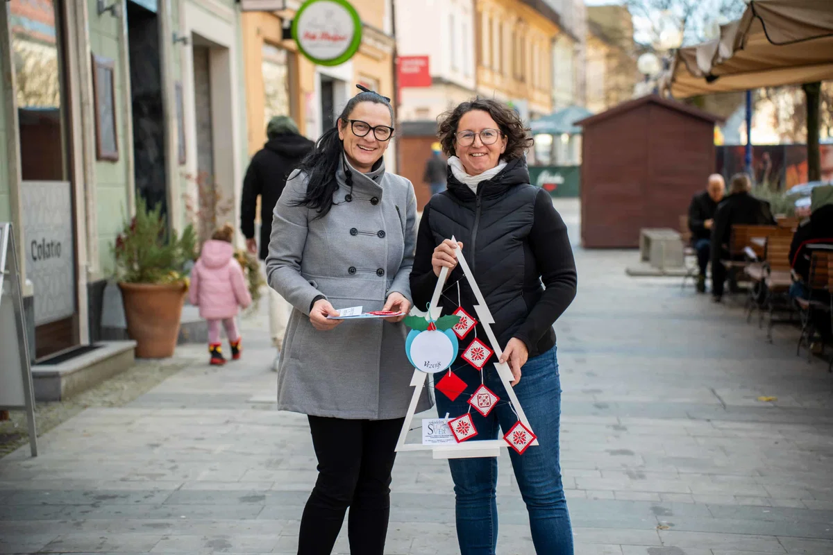 V duhu prazničnega meseca je Podjetniški center pripravil posebna drevesca