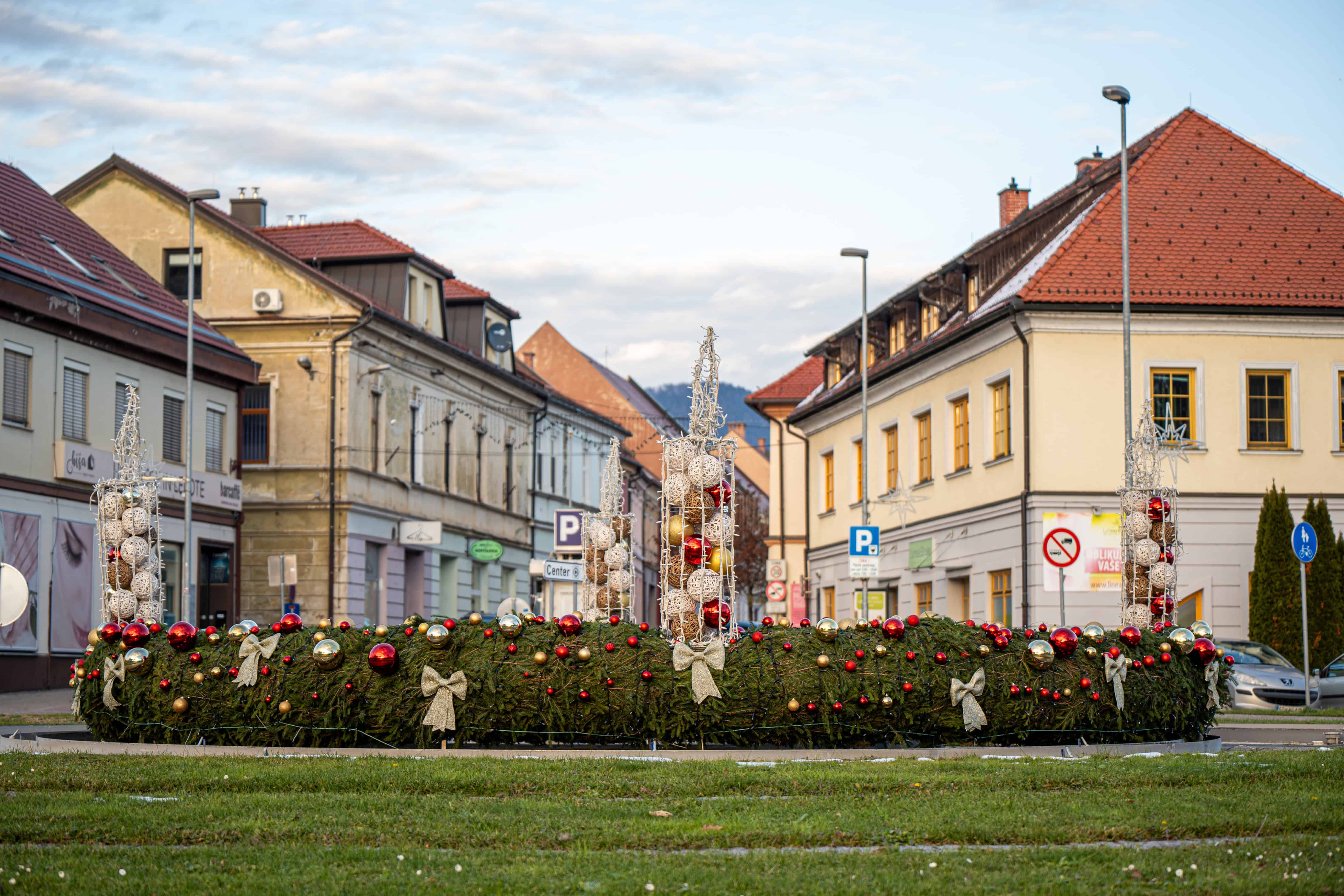 V Slovenj Gradcu z nedeljskim prižigom lučk pričenjajo čarobnost adventa