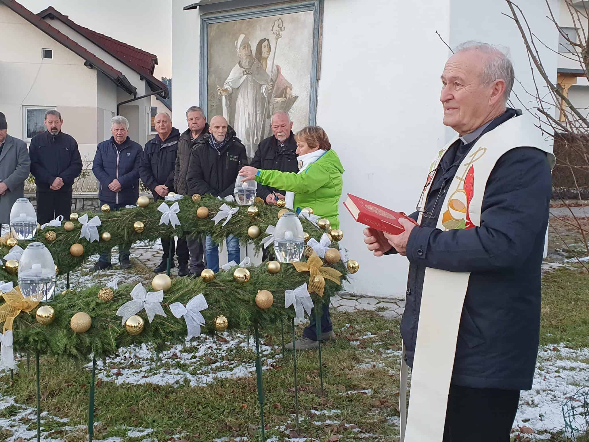 Na adventnem vencu, ki bo krasil Šmartno, bodo v nedeljo prižgali prvo svečo