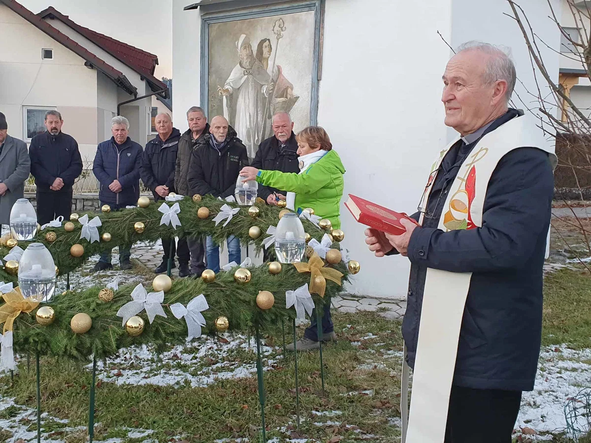 Na adventnem vencu, ki bo krasil Šmartno, bodo v nedeljo prižgali prvo svečo