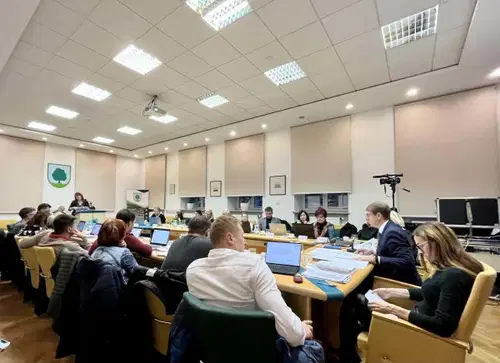 Na seji občinskega sveta na Ravnah obravnavali investicijske projekte popoplavne sanacije