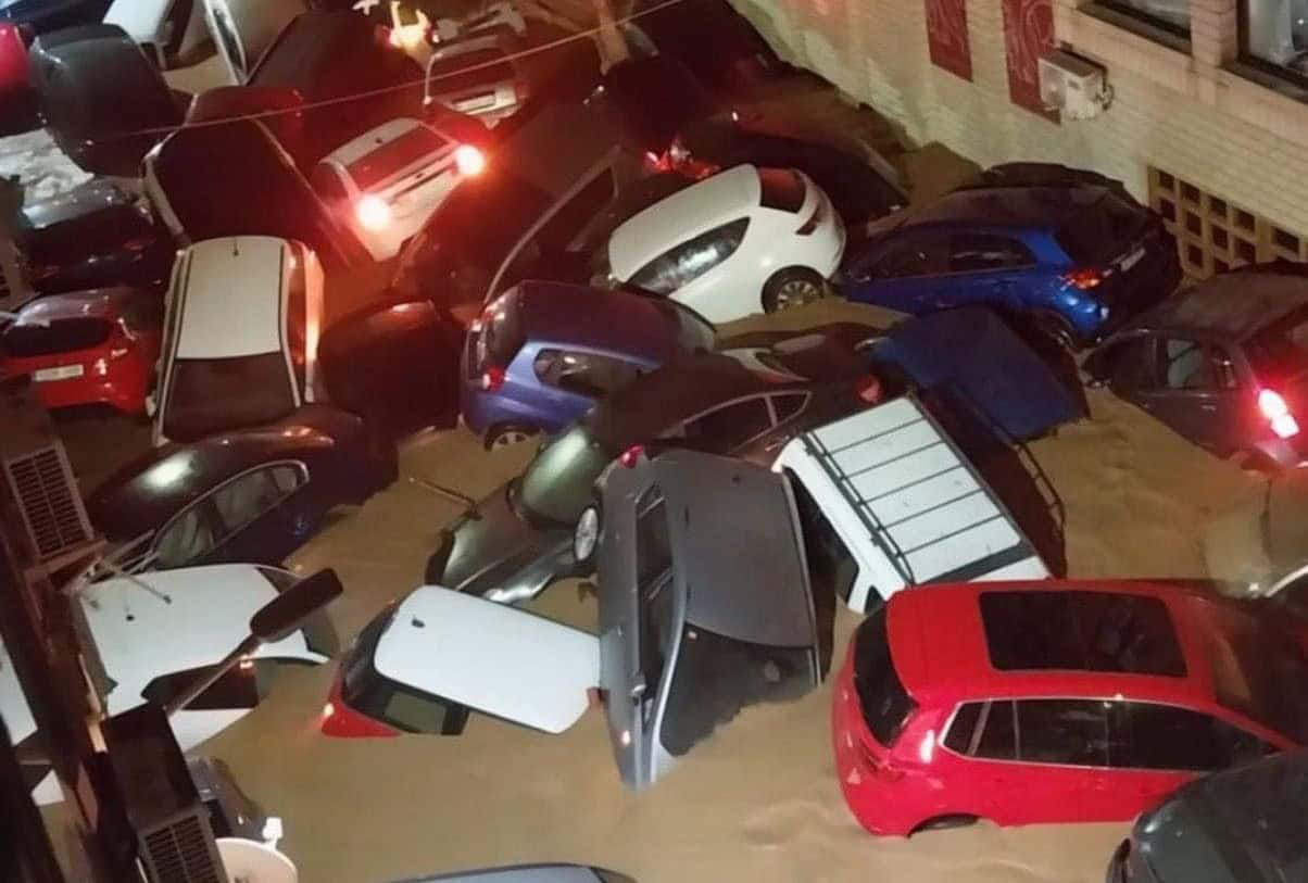 Število mrtvih po poplavah v Španiji preseglo 200